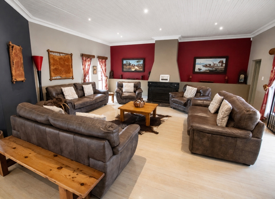 To Let 7 Bedroom Property for Rent in Humansdorp Eastern Cape